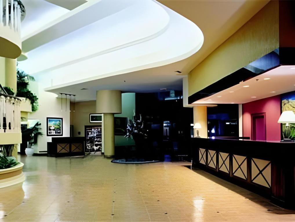 Ontario Gateway Hotel Экстерьер фото